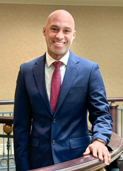 Antonio R Barros headshot portrait