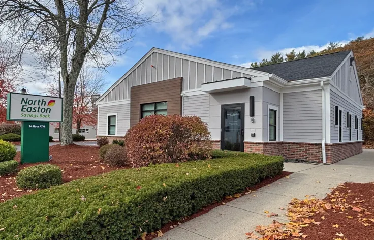 Norton West Main St. Banking Center building exterior